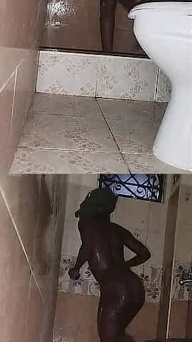 Her booty fighting water ????