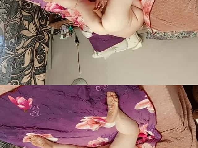 Girlfriend Masturbates Her Juicy Pussy With Vibrators