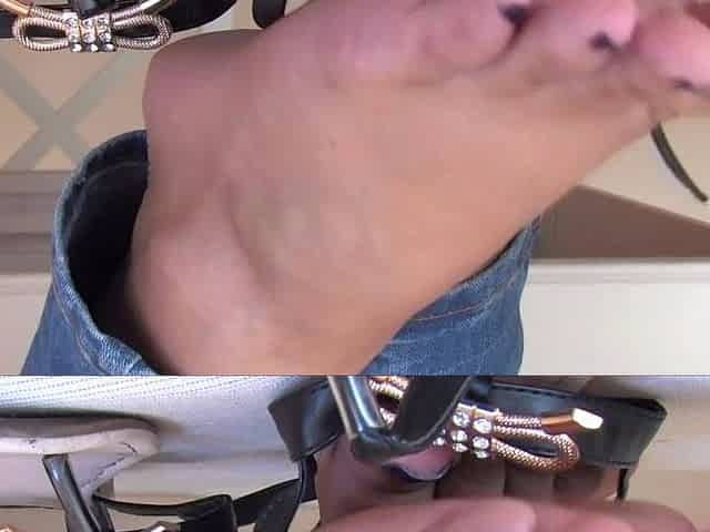 Amateur brunette using her entire hand to masturbate