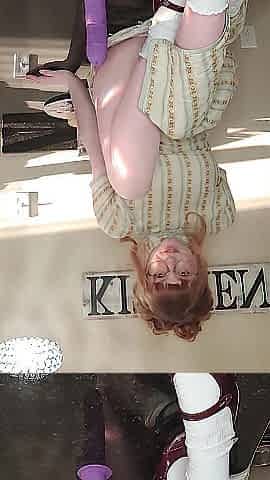 Redhead Rides and squirts