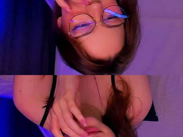Perverse teen babe plays solo