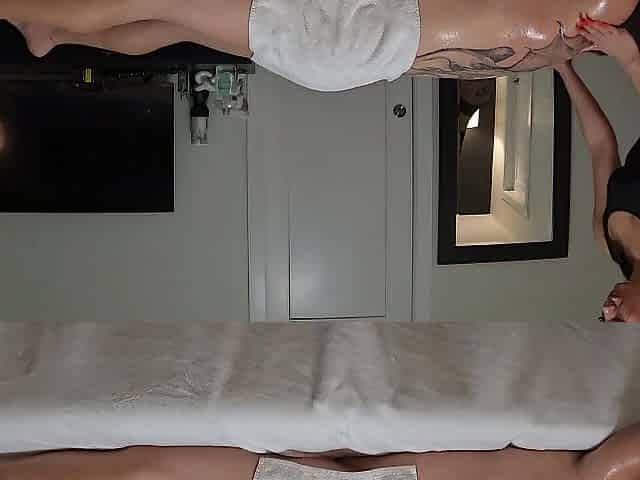 Masseuse teases client and makes him cum twice