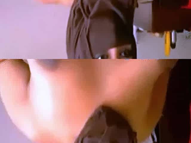 Arab GF Flashes Webcam to BF
