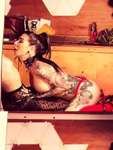 Brunette lesbian babes fingering on a couch