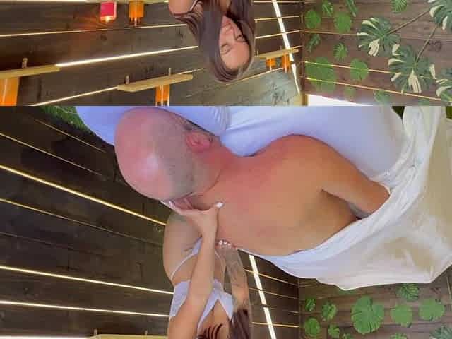 Masseuse Bunny Fae Gives Me a Handjob