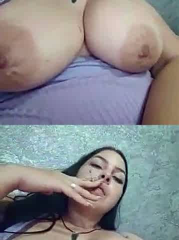 Big boob brunette masturbates on webcam