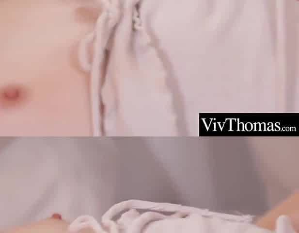Hot Blonde & Pretty Brunette Eat Each Others Wet Twat To Multiple Orgasms With Lee Ann And Viv Thomas