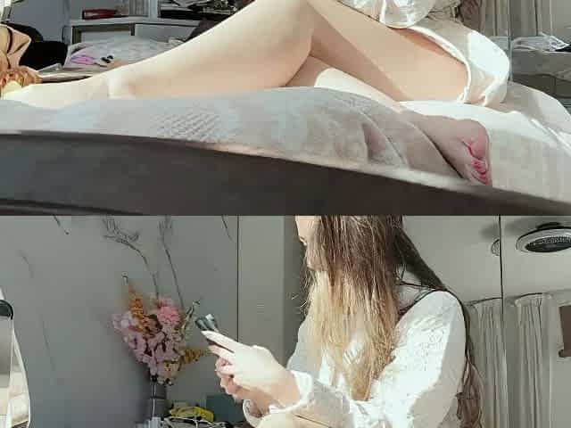 Classy blonde enjoying hot foot fetish sex