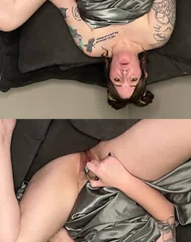 I play with my hairy pussy- full vid on OF