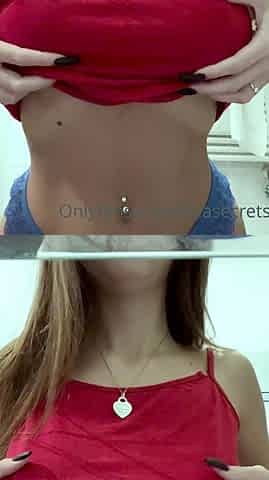 Slutty amateur flashing her big boobs in the backseat