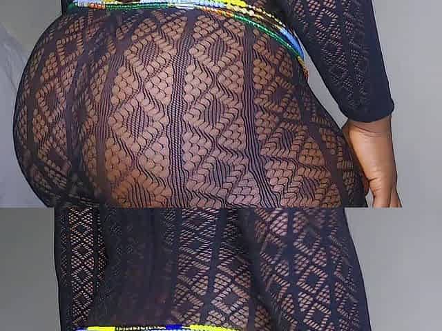 Hot Black shakes large ass