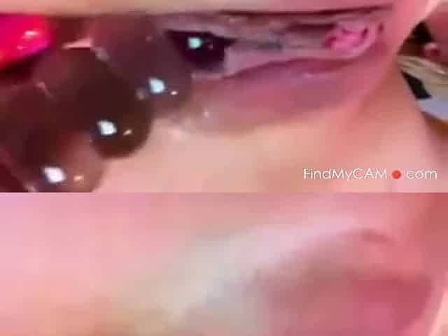 Webcam Girl's Solo Two-Hole Pleasure