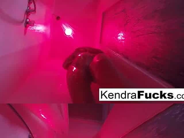 Kendra Cole takes a hawt shower!