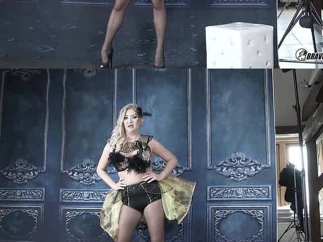 Cayla Lyons - 394 - Photoshoot Backstage