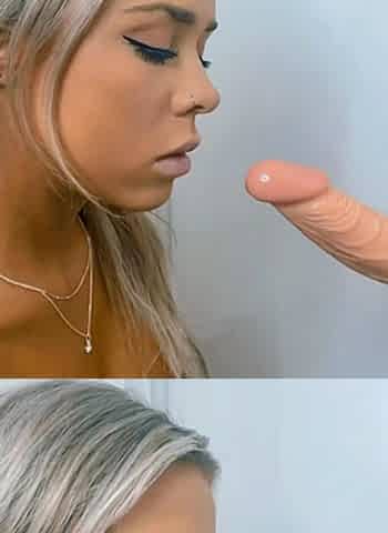Blonde camgirl play toys private webcam show