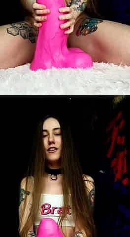 Pissing masturbating babe solo toy play