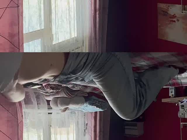 Wicked Hotty Gets Bored and Begins Masturbating