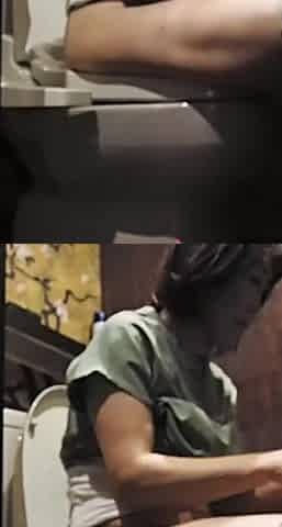 Japanese MILF Peeing
