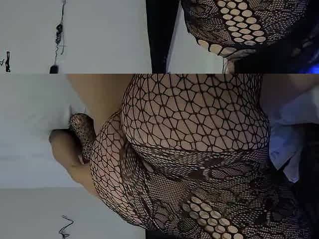 Delightsome large booty in tights