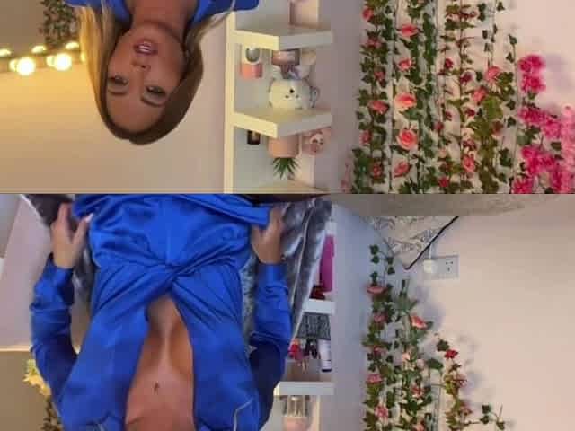 Horny brunette amateur milf solo pussy toying show on couch