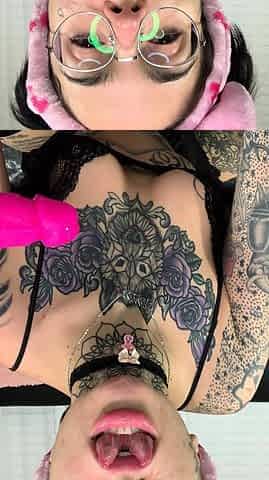 Amateur brunette double toying on webcam