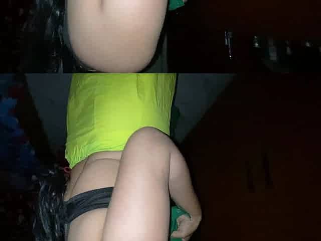 A Beautiful Desi Beauty Comes From Outside and Changes Her Saree.