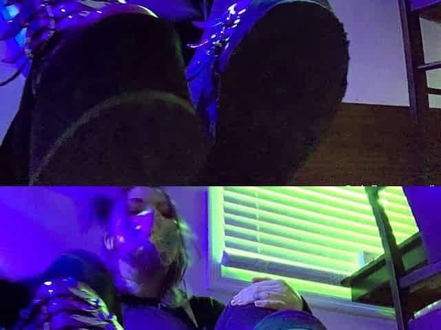 Amateur Foot Fetish Girlfriend Sucks and gives a Footjob