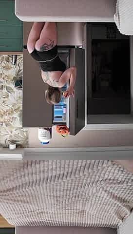 Washing the Refrigerator Ended in Fucking