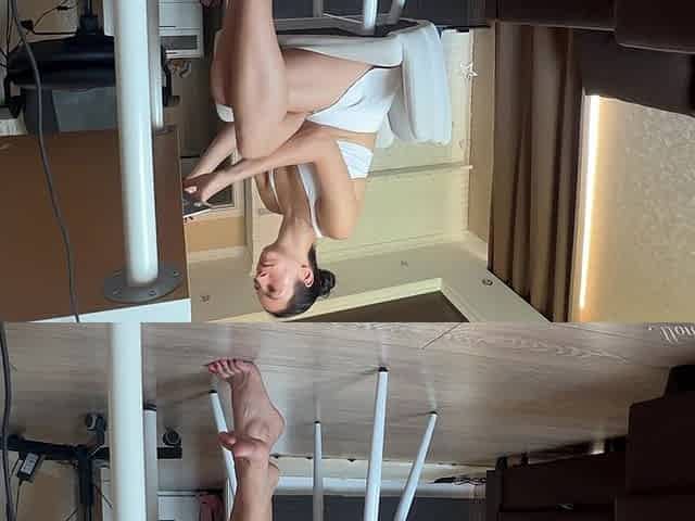 Lick My Feet, Worship Your Goddess