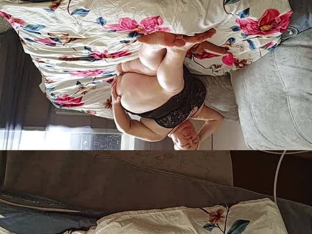 A Stepmom with a Big Round Ass, a Hairy Cunt and Huge Tits Staged a Sex Show