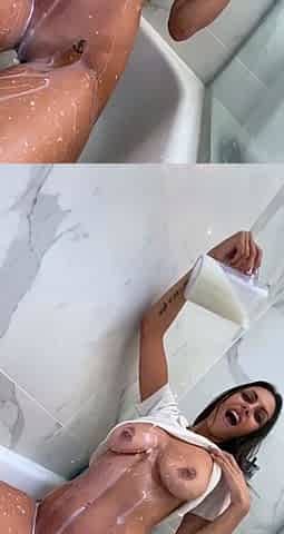 Big boobs milf masturbating