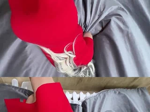 Aged lady shows that her booty stretches well