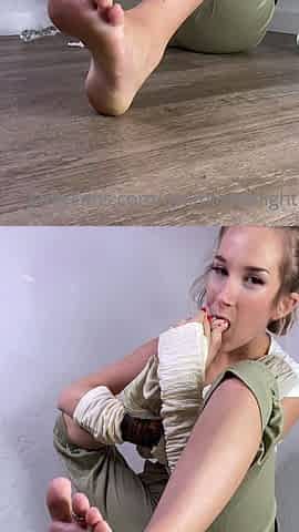 Blonde tight pussy babe solo toy fun in glamour masturbation