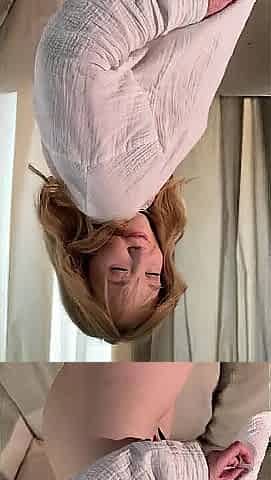 Indecent playgirl widens her booty and entreats to be used