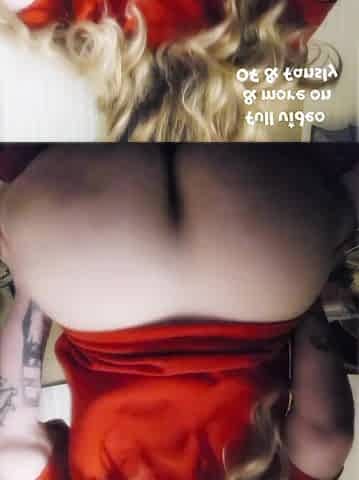 Emo PAWG desperately screwing herself