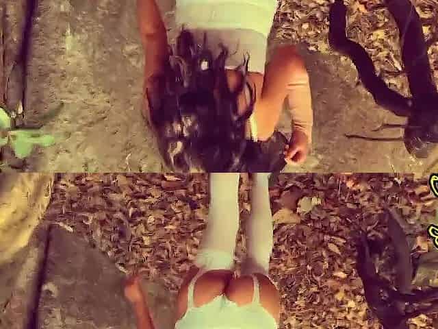 Emily Sex Queen se masturba en el bosque y tiene un squirt al aire libre - Public masturbation