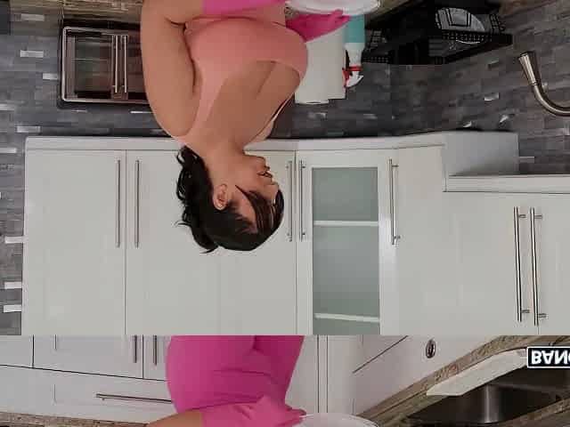 Sarah Arabic - Maid Does It For Cash