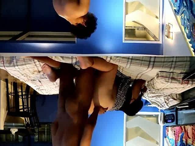 Me voy con el amigo de mi novio al hotel y nos interrumpe justo en accion