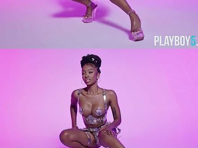 Large ass and titties black teen sweetheart exposes her luscious body