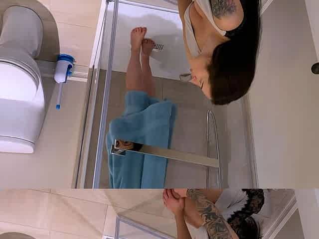 Lesbian Pornstars Lick and Finger