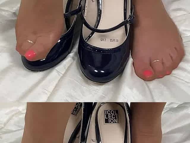 Mrs Mature Feet Wearing Her Old Tan Tights and Playing with Her Big Toy