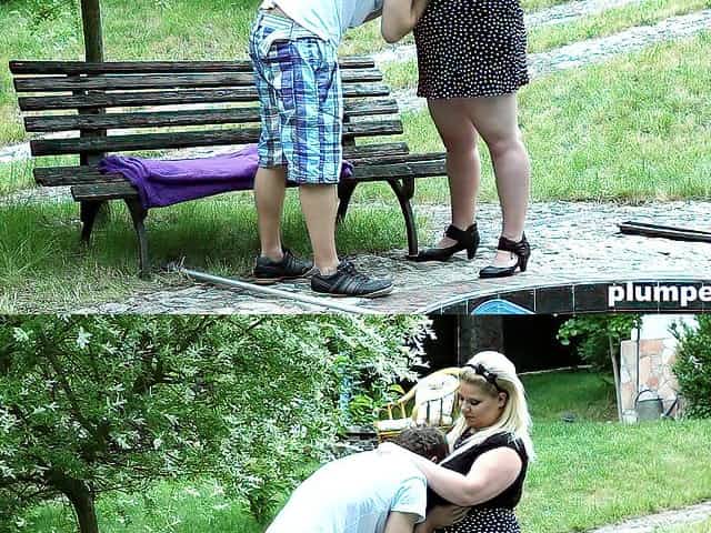 Arousing face sitting and pussy wasting with round Domme in the park