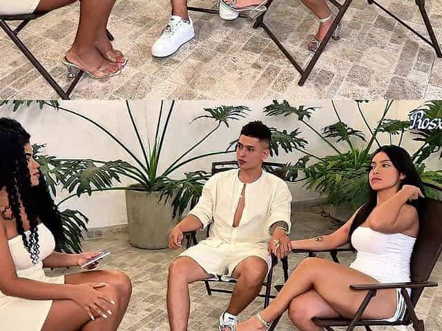 Terapeuta raunchy convence a pareja de follar en 3some para que mejore su relacion -Camilahenao