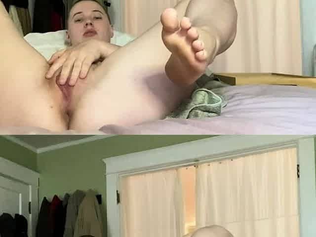 Sexynympho webcam model uses toy on clit to masturbate