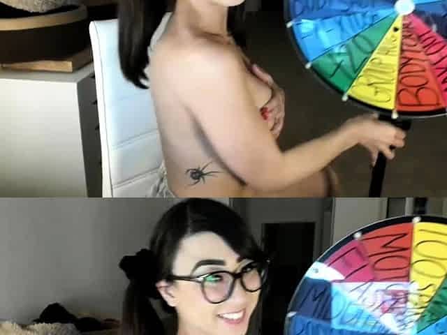 Amateur Webcam Cute Teen Plays Solo with Big