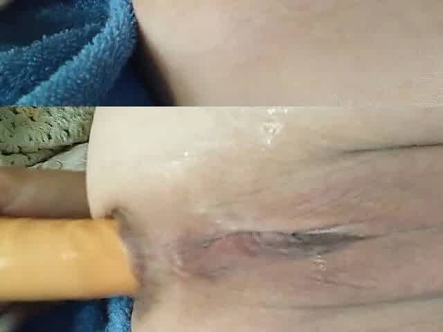 Cougar squirts hard using sextoy