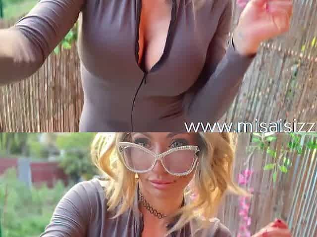Body costume showcase