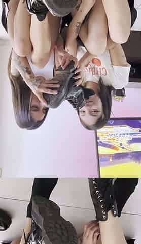 Retro lesbian foot fetish