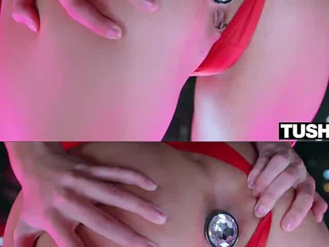 Sexy big ass babe teases me with her booty and begs me to destroy her butthole with my cock