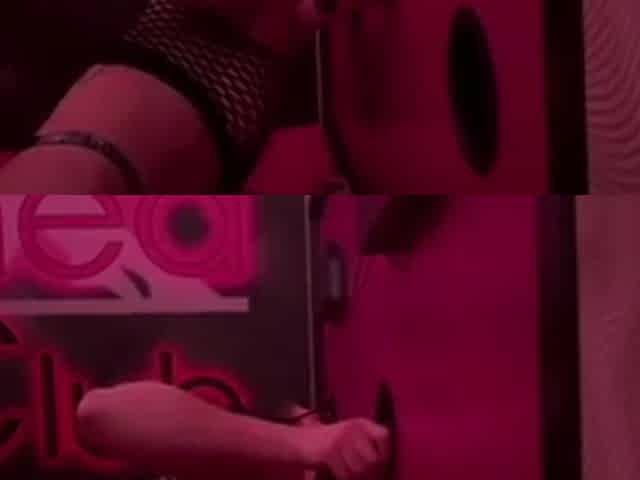 un bukkake au gloryhole